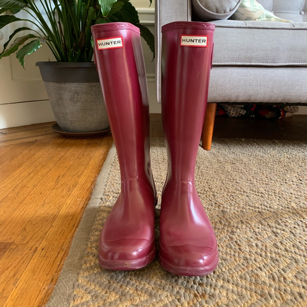 Hunter tall wide rain boots in magenta